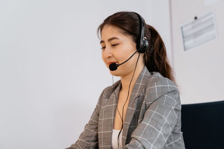 Errores comunes al implementar asistentes inteligentes en atención al cliente